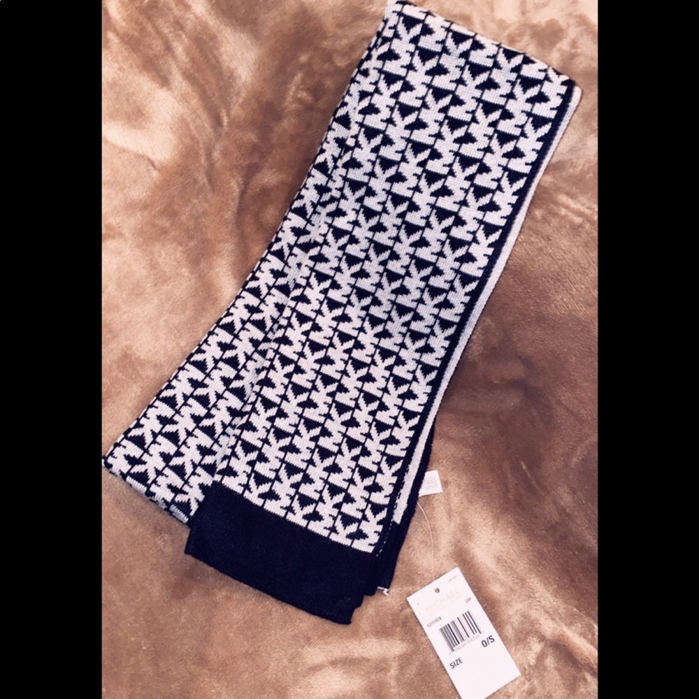 Michael kors logo scarf